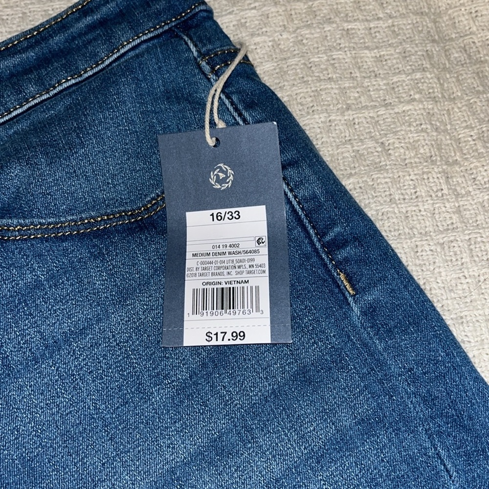 NWT Universal Thread Shorts - Picture 3 of 7
